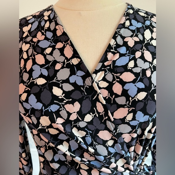 Anne Klein Surplus Faux Wrap Stretch Leaf Print Top Sz S - Picture 2 of 11